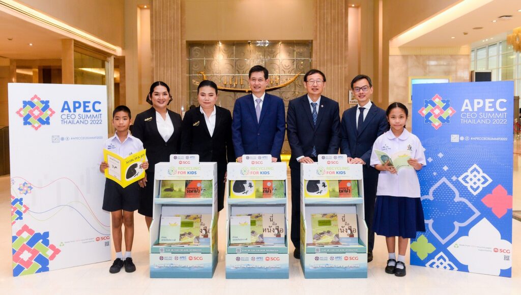 SCG joins hands with JSCCIB in turning used paper from APEC CEO Summit 2022 into recycled eco-friendly bookshelves for children