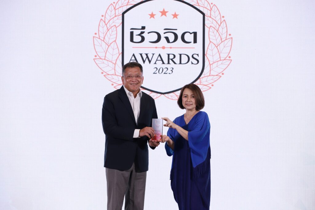 HOLIS by SCGP PROBIO ACTIVE PLUS has won "Cheewajit Awards 2023" as a testament to its high-quality products and innovative solutions that cater to health-conscious consumers.