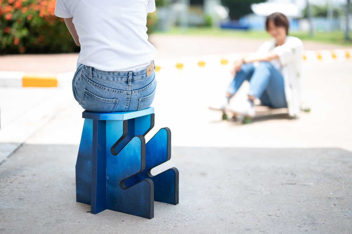 SCGP Mini SK8 Shelf: a super-cool, portable paper shelf