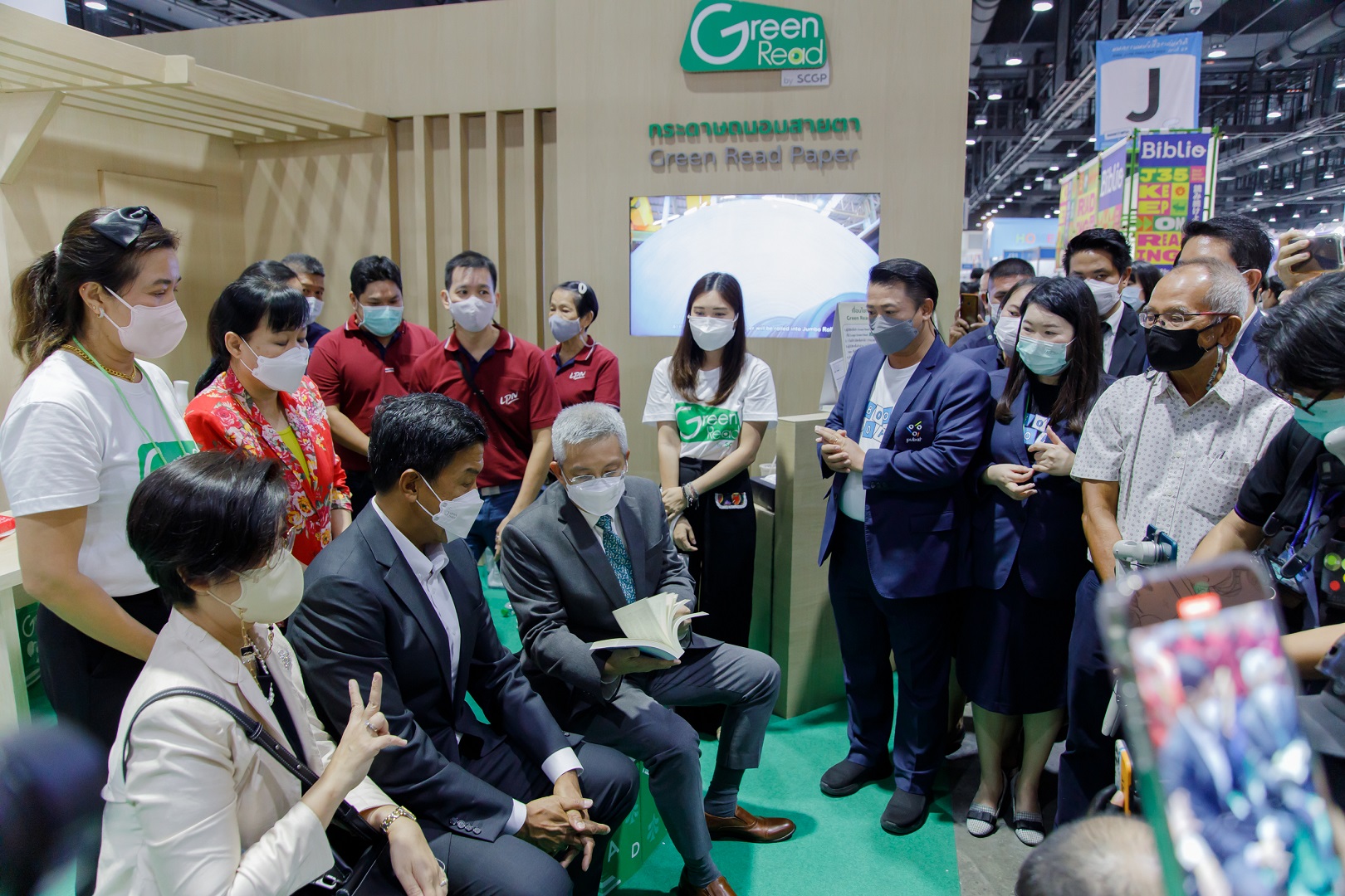 Green Read by SCGP รับมอบโล่สนับสนุนงานมหกรรมหนังสือระดับชาติครั้งที่ 27 จากผู้ว่าฯ กทม.