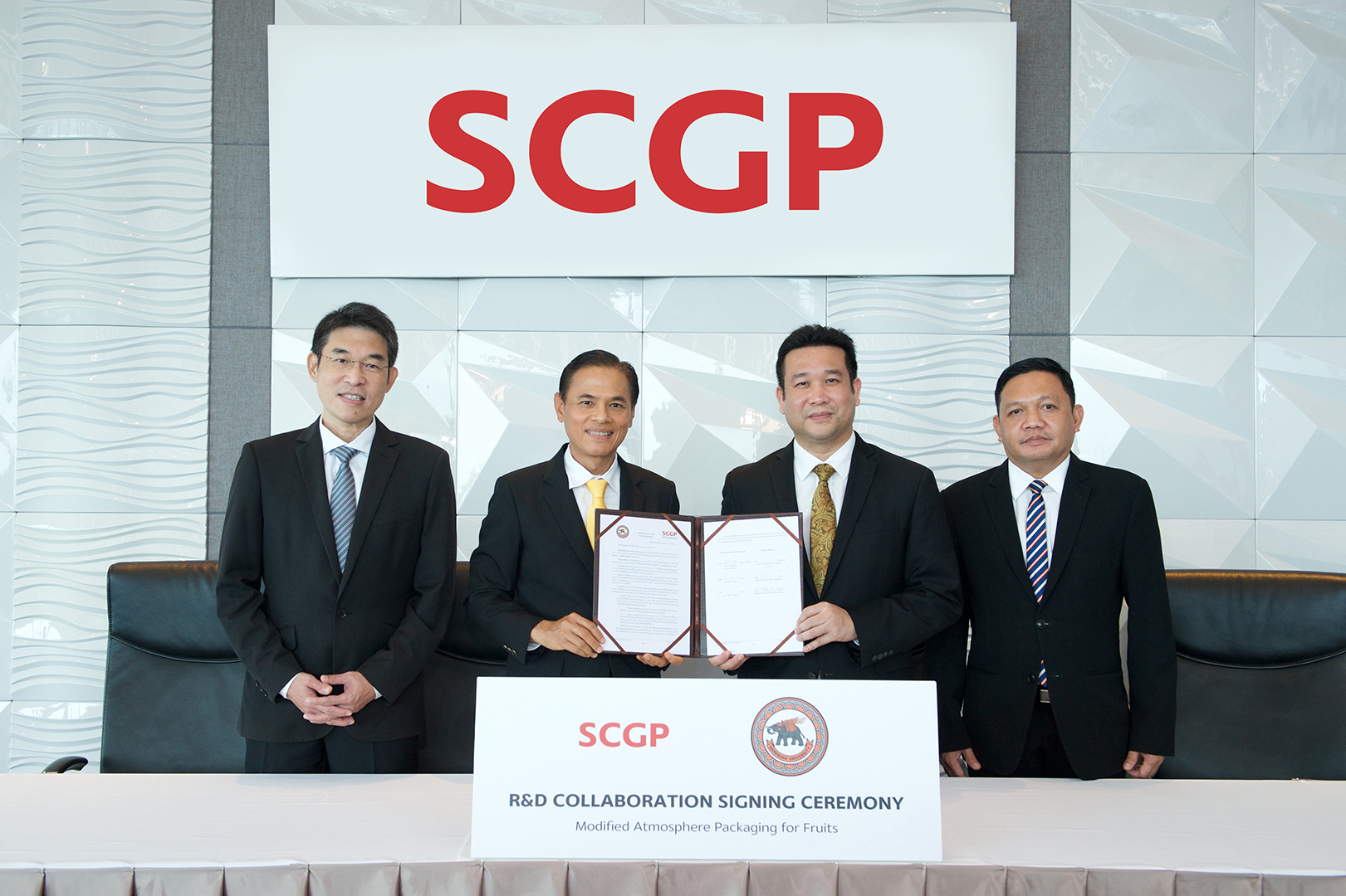 SCGP SCG signs MoU to collaborate the research and development of Modified Atmosphere Packaging for fresh agricultural products